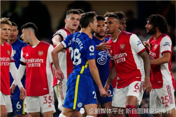  阿森纳防线失误造致命失球  