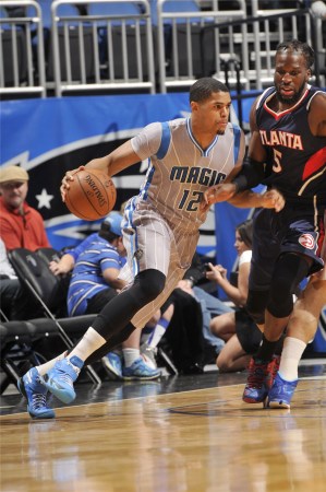  魔术连胜终结于青年军活塞  