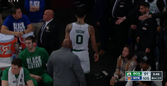 塔图姆40分率绿军横扫尼克斯  