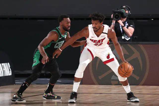  塔图姆绝杀三分斩鹈鹕，绿军锁定东部第三  