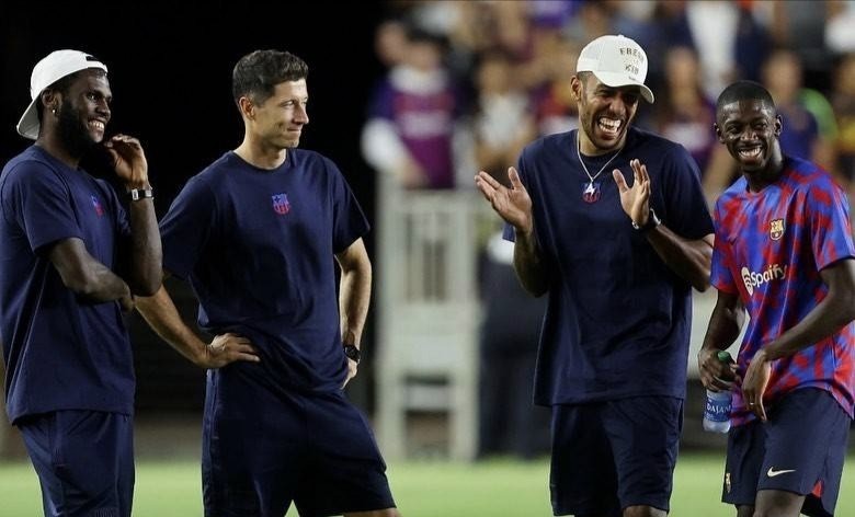  罗马德比战平局双方球迷爆发冲突  